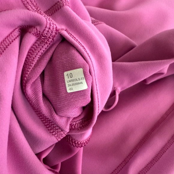 Lululemon Wunder Train 28” - Like New - Picture 4 of 4